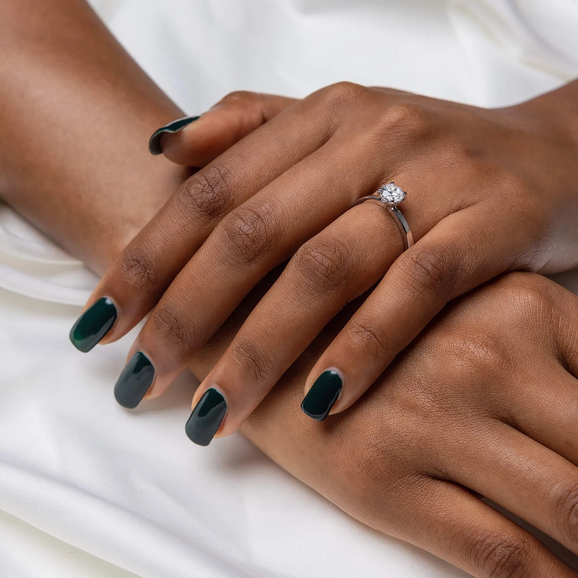 S_Love17_Pt950__hand_3