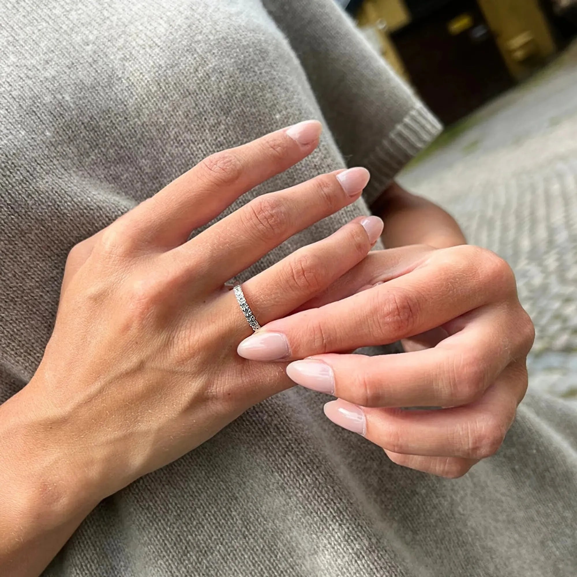 S_NORTH_FALL_VG18k__hand_5