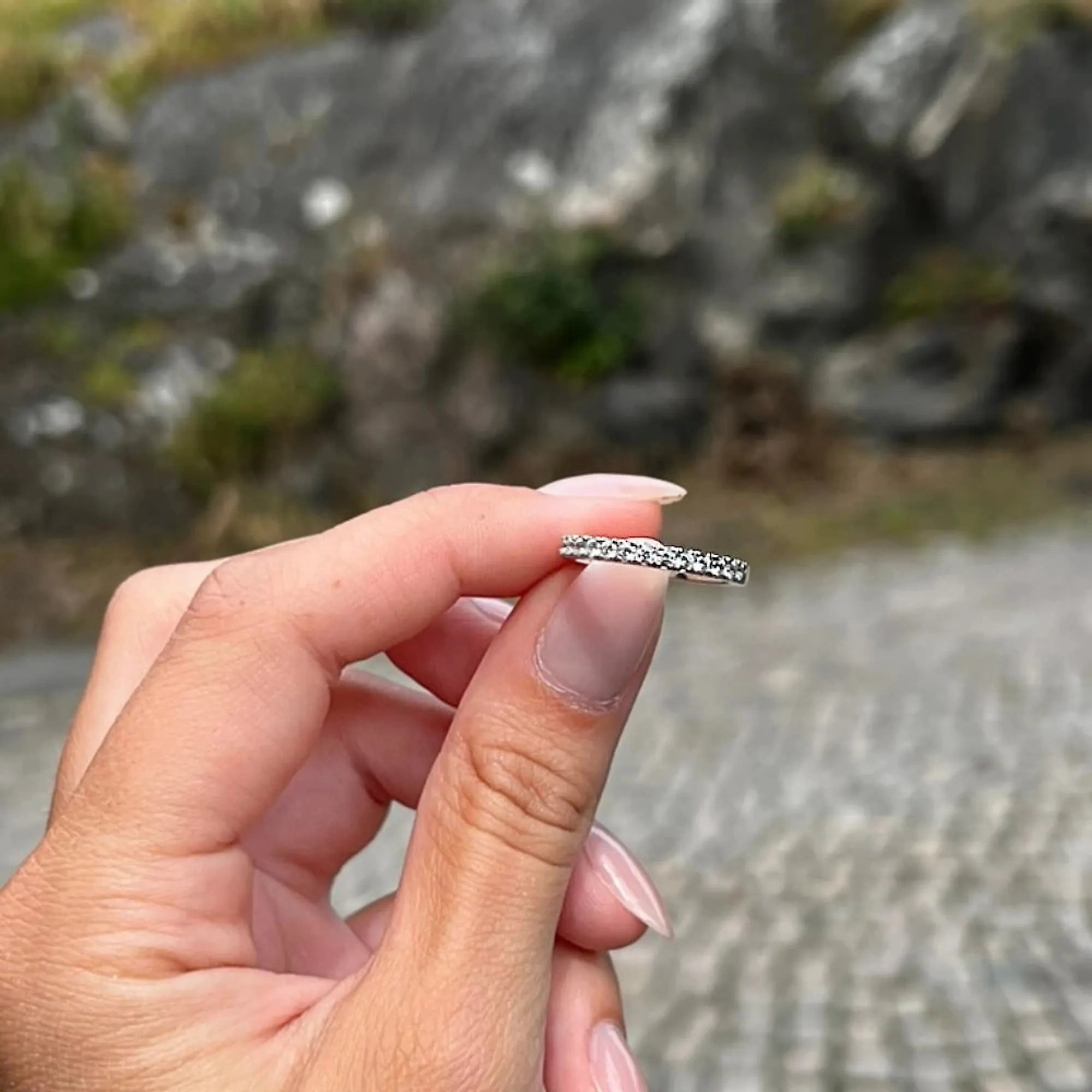 S_NORTH_FALL_VG18k__hand_7