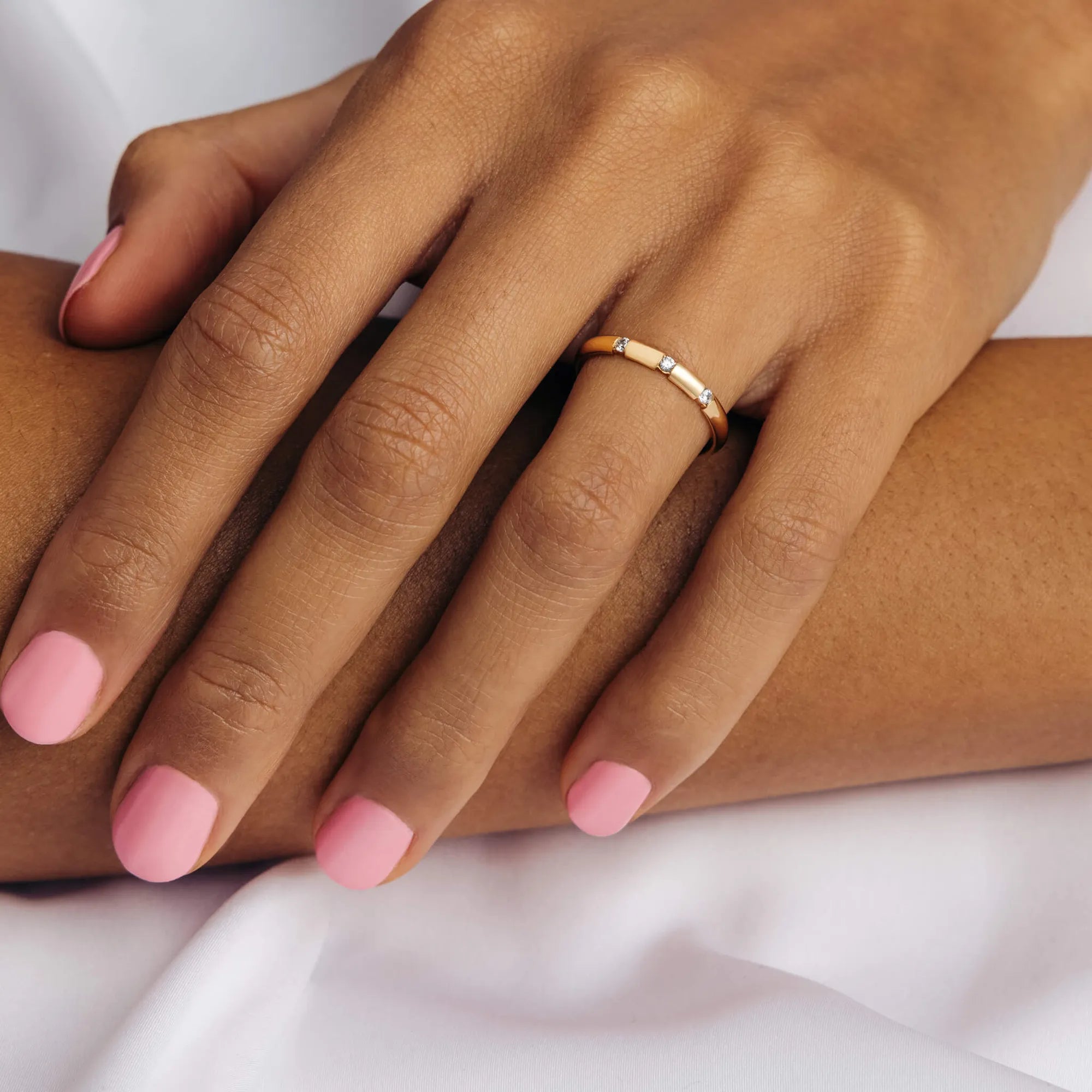 S_SR2023_GU18K__hand_3