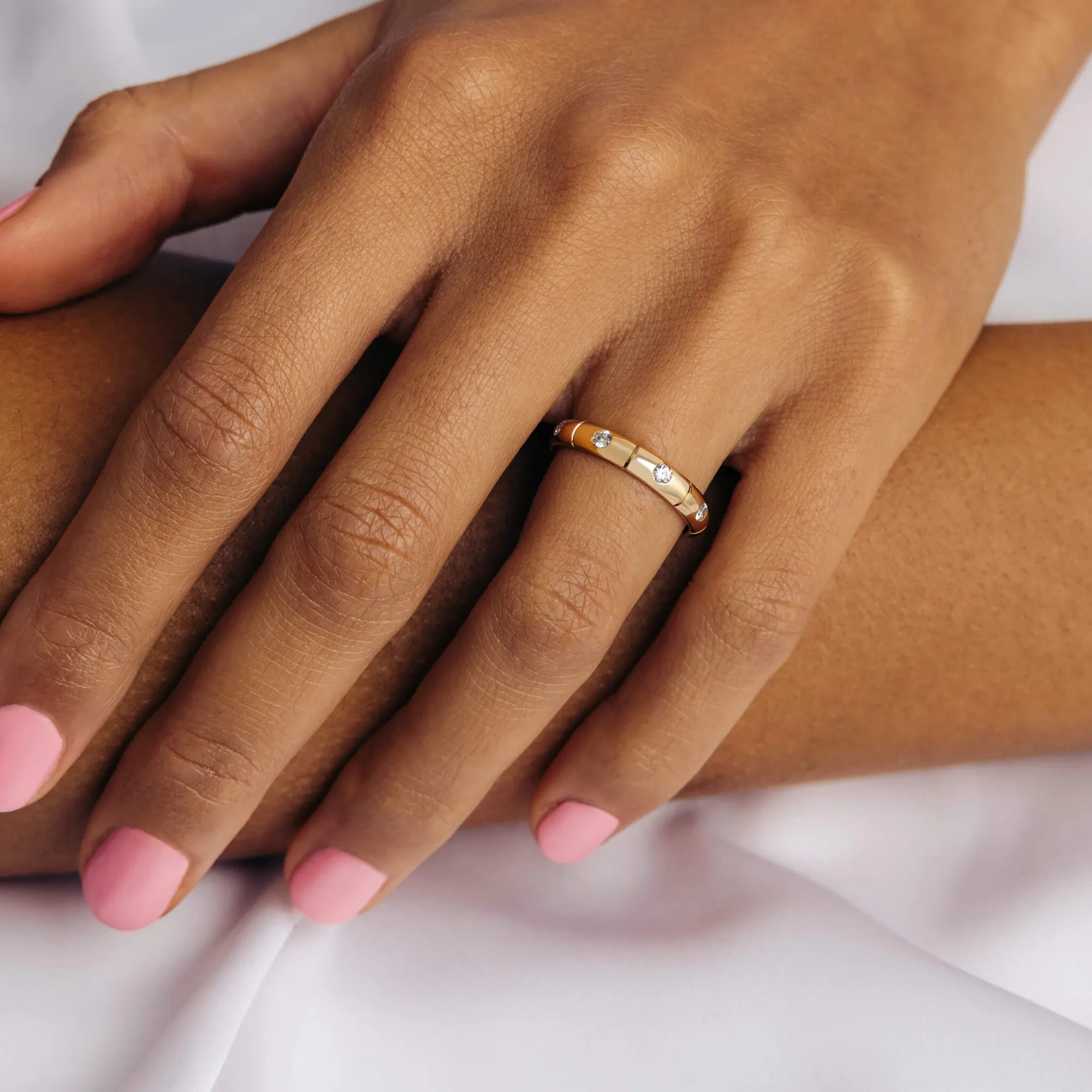 S_SR2025_GU14K__hand_3